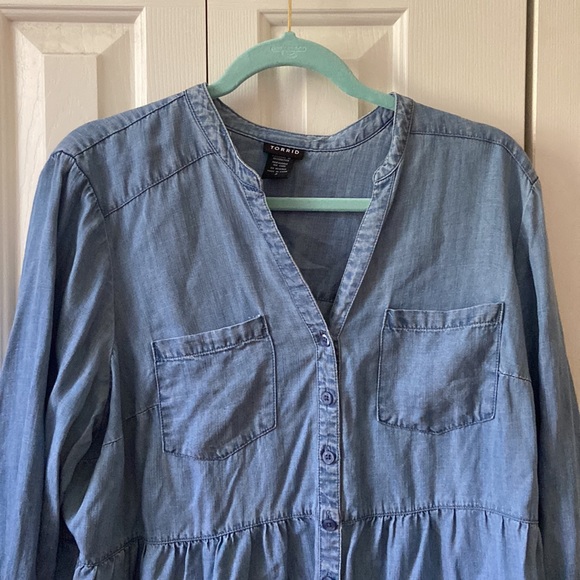 Torrid Plus Size Chambray Button Down Top - Picture 3 of 8